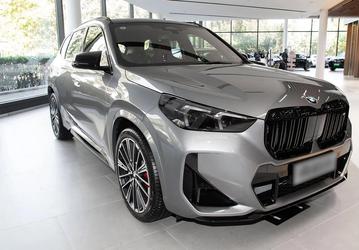 Такой BMW есть только в Китае, но теперь — и в России. Дилер привез 300-сильный полноприводный кроссовер BMW X1 Long M35i xDrive