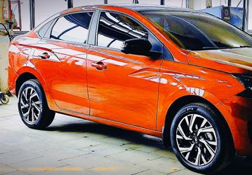 Новейшая Lada Iskra позирует на фото перед началом серийного производства