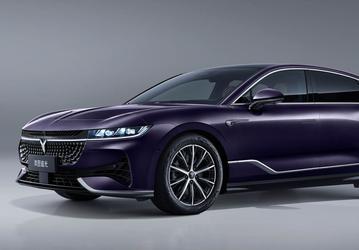 Мощнее Camry, больше Camry, роскошнее Camry — по цене Camry. Большой люксовый седан Voyah Passion оценили в 5 млн рублей, продажи стартуют в апреле