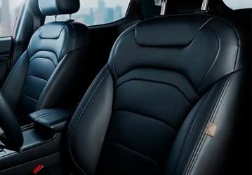 Российский кроссовер размером с Geely Coolray подешевел сразу на 1,2 млн рублей. Автомобили отечественной марки Evolute обвалились в цене