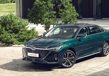 Замена Toyota Camry в России сегодня стоит меньше, чем на момент выхода. Бизнес-седан Chery Arrizo 8 теперь предлагают от 2,9 млн рублей