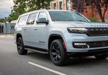 Jeep перегнул и зашёл «слишком далеко» с ценами. В 2025 году компания сохранила оснащение, но сильно опустила цены Wagoneer и Grand Wagoneer