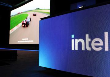 У Intel получается всё хуже. Компания отменяет следующее поколение ускорителей для ИИ, хотя и так катастрофически отстаёт от конкурентов
