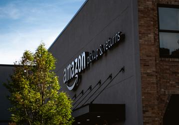 Оптимизация в действии: Amazon увольняет сотрудников и закрывает склады