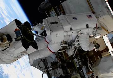 59-летняя астронавт NASA Сунита Уильямс установила новый женский рекорд в открытом космосе: 62 часа за пределами МКС