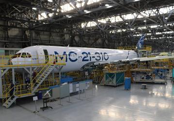 Первый полностью российский самолёт МС-21 поставили под ток
