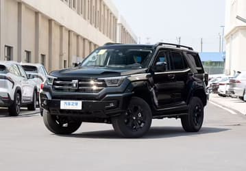Рама, большой клиренс, 9-ступенчатый «автомат», полный привод — и наконец-то обычные моторы. Представлен Tank 400 с бензиновым и дизельным двигателями