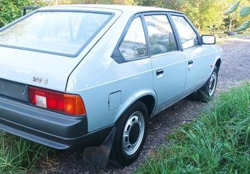 Новый «Москвич» 1990 года выпуска по цене Lada Granta. В Москве продают настоящую «капсулу времени»