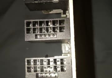 Такая GeForce RTX 5090 могла бы потреблять до 2,4 кВт. У Nvidia были прототипы с четырьмя 16-контактными разъёмами питания