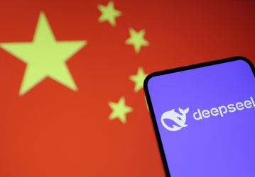 Без отрицания и гнева — сразу к принятию. DeepSeek быстро набирает обороты: десятки крупнейших компаний уже используют новейшую систему ИИ