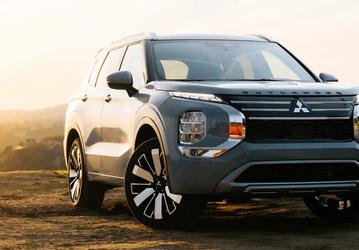 Mitsubishi Outlander 2025 получил гарантию 10 лет, улучшенный салон, беспроводные Apple CarPlay и Android Auto при цене менее 30 000 долларов