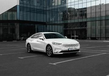 В Россию привезли Kia K8 из Казахстана