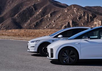 Это кроссовер или минивэн? Новейший автомобиль Li i8 сравнили с Tesla Model X