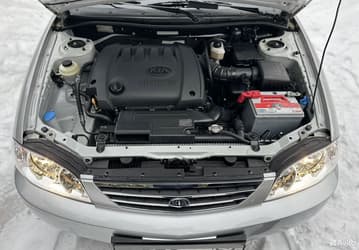 «По сей день остался запах нового автомобиля». В России продают редкий Kia Spectra дешевле Lada Granta