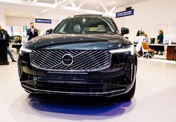 К официальному дилеру приехали новейшие Volvo XC90 2025, они продаются с гарантией