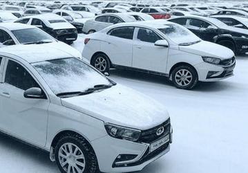 Склады дилеров и самого АвтоВАЗа забиты машинами. Завод ждёт снижения продаж