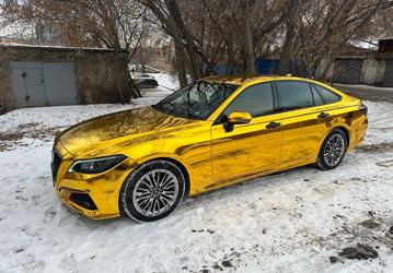В России за 4 млн рублей продают «золотую» Toyota Crown