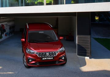 Японский конкурент Lada Largus — гораздо доступнее китайских кроссоверов: в России дешевеют компактвэны Suzuki Ertiga