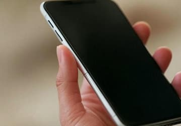 Apple опоздала на несколько лет, но зато её первый складной смартфон должен быть уникальным: для него созданы новые материалы, которые устраняют надоевшую складку на экране