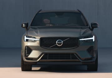 Санкции? Нет, не слышали. В Россию привезли Volvo XC60 2025 прямиком из Швеции