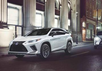 У российских дилеров осталось много новеньких Lexus RX. Покупателям обещают скидки
