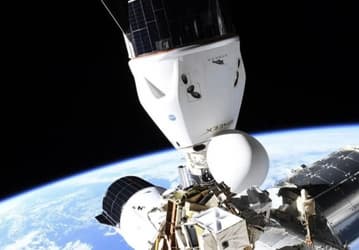 Спасательный Crew Dragon, который заберёт застрявших на МКС американцев, стартует 12 марта. На нём готовы полететь сразу двое россиян