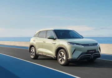 Новейший кроссовер с современными технологиями — дешевле Lada Aura. BYD Yuan Up 2025 оценили в России в 2,5 млн рублей