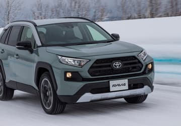 «Параллельный» Toyota RAV4 оказался дешевле официальных «китайцев». Цены на новые Toyota RAV4 в России стартуют от 3 млн рублей