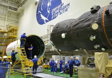 «Прогрессу МС-30» провели авторский осмотр и накатку головного обтекателя