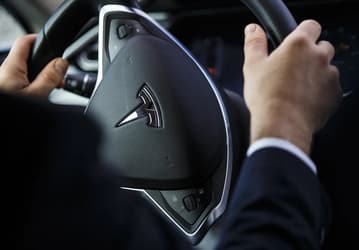 Глава Uber предлагает Tesla сотрудничество в сфере роботакси