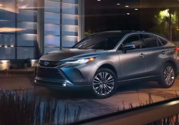 Кроссовер Toyota Venza в России оказался дешевле «китайцев»: цены стартуют от 3,5 млн рублей