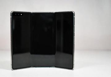 Первый в истории смартфон Samsung в таком корпусе: предзаказы на Galaxy Z TriFold уже принимают розничные магазины в Китае