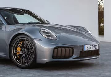 Porsche 911 мог превратиться в подзаряжаемый гибрид, но в компании отказались от этой идеи — не с батареями нынешнего поколения