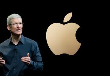 Тим Кук не уйдёт с поста главы Apple как минимум пока Дональд Трамп остаётся президентом США. Об этом заявил журналист и инсайдер Марк Гурман