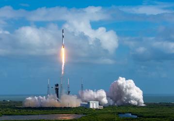 Ракета Falcon 9, которая была в космосе уже десятки раз, запустила 100-ю миссию Starlink в 2025 году