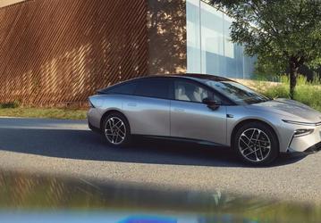 Ответ Tesla из Китая: новые версии Xpeng P7+ объединяют ИИ, рекордную зарядку и гибридный запас хода до 1400 км
