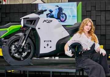Максимальная скорость 140 км/ч и запас хода 150 км. Отечественный электромотоцикл перевели на российскую компонентную базу, запуск в производство — в 2026 году