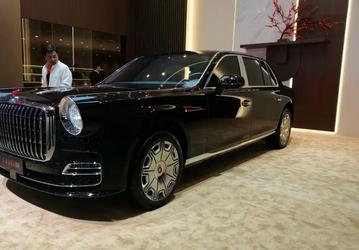 «Китайский Maybach»: на автосалоне в Гуанчжоу назвали цену на люксовый седан Hongqi Guoli в версии Danxia — это одна из самых дорогих китайских машин