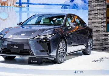 Lexus показал в Китае новый Lexus ES 350e