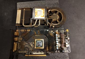Как будто курил не владелец ПК, а сама видеокарта. Редкая GeForce 9800GT 10 лет работала у заядлых курильщиков и превратилась в «копчёность»