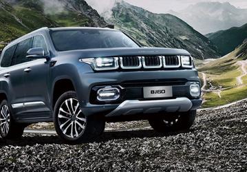 Китайский заменитель Land Cruiser подорожал в России: BAIC пересмотрел цены на бюджетный седан U5 Plus и внедорожник BJ60