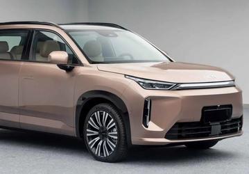Запас хода до 1240 км, расход 5,5 л/100 км и зарядка с 30% до 80% за 15 минут, дёшево. Представлен GAC Aion i60