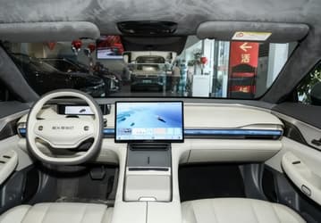 Пятиметровый седан с запасом хода до 860 км, двумя SoC Nvidia Drive Orin X и одной Qualcomm Snapdragon 8295P. Представлен Exeed Exlantix ES 2026