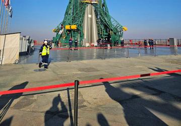 Ракету «Союз-2.1а» с кораблём «Союз МС-26» установили на стартовую площадку