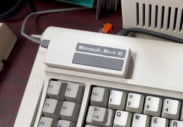 Microsoft продала всего 11 копий этого продукта, восемь из которых потом вернули. Разработчик Windows рассказал о самом плохо продаваемом продукте компании