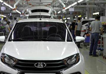 Прогноз печальный: выпуск Lada по итогу 2025 года может обвалиться почти наполовину