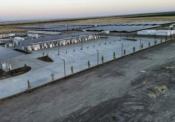 Project Oasis: Tesla открыла крупнейшую в мире станцию Supercharger