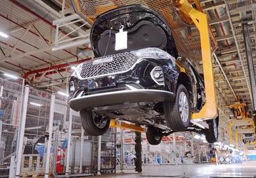 Пока Tesla готовит линию на 360 машин в час, в Калуге празднуют выход на 9 автомобилей в час — и это при полной мощности