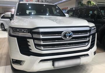 В России заканчиваются иномарки: дилеры сообщили о дефиците Hyundai Santa Fe, Toyota Camry и Land Cruiser 300, BMW X6 и других моделей