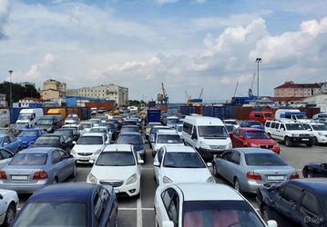 Успеть до 1 декабря: в Россию массово завозят иномарки